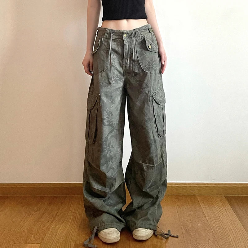 Loose Fit Low-Rise Cargo Jeans