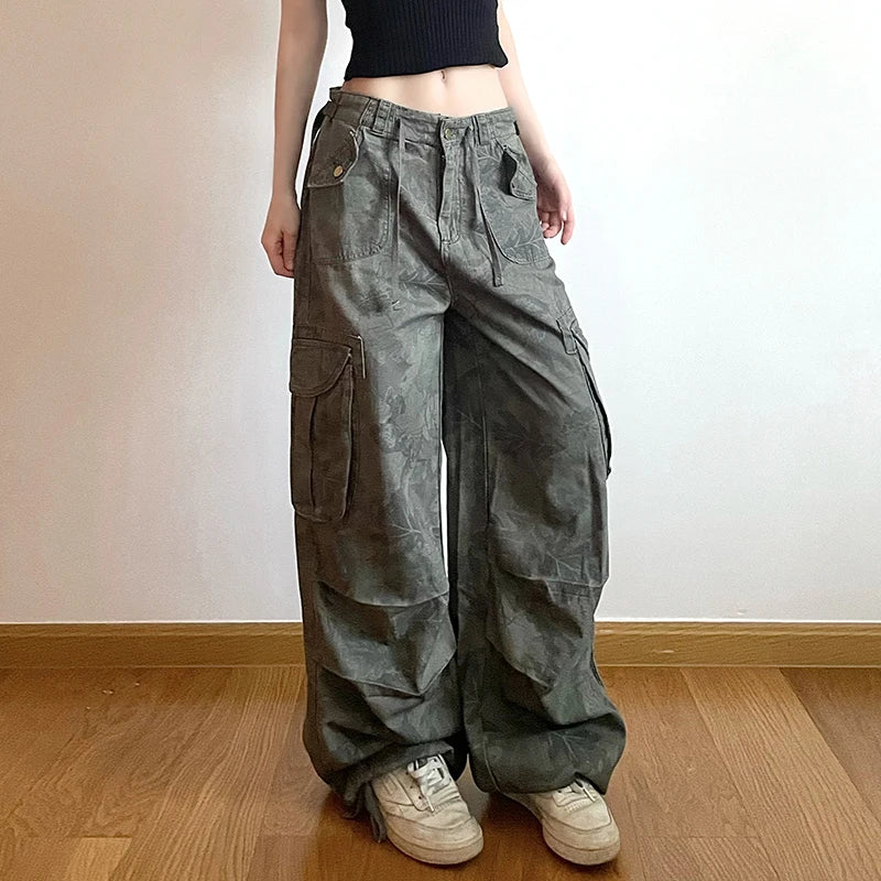 Loose Fit Low-Rise Cargo Jeans