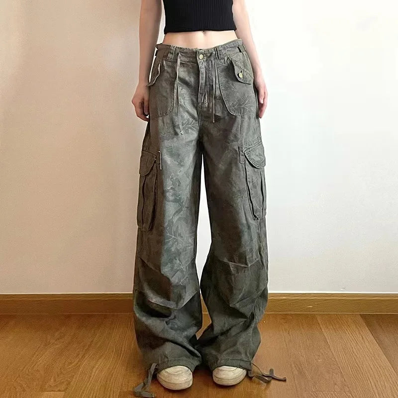 Loose Fit Low-Rise Cargo Jeans