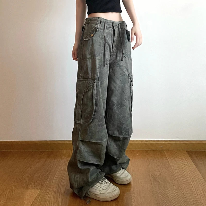 Loose Fit Low-Rise Cargo Jeans